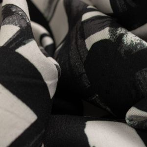 Tecido Viscose Italiana Estampa Abstrata Preto e Branco